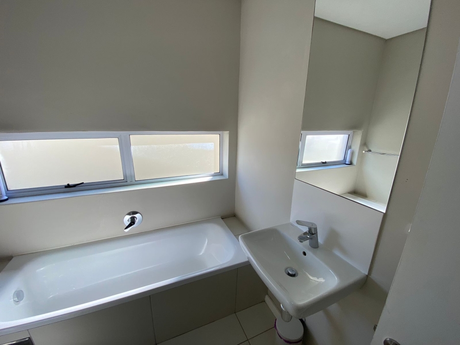 To Let 3 Bedroom Property for Rent in Somerset Lakes Western Cape